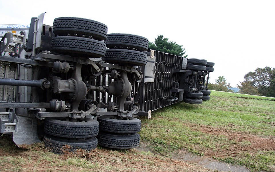 semi truck roll over